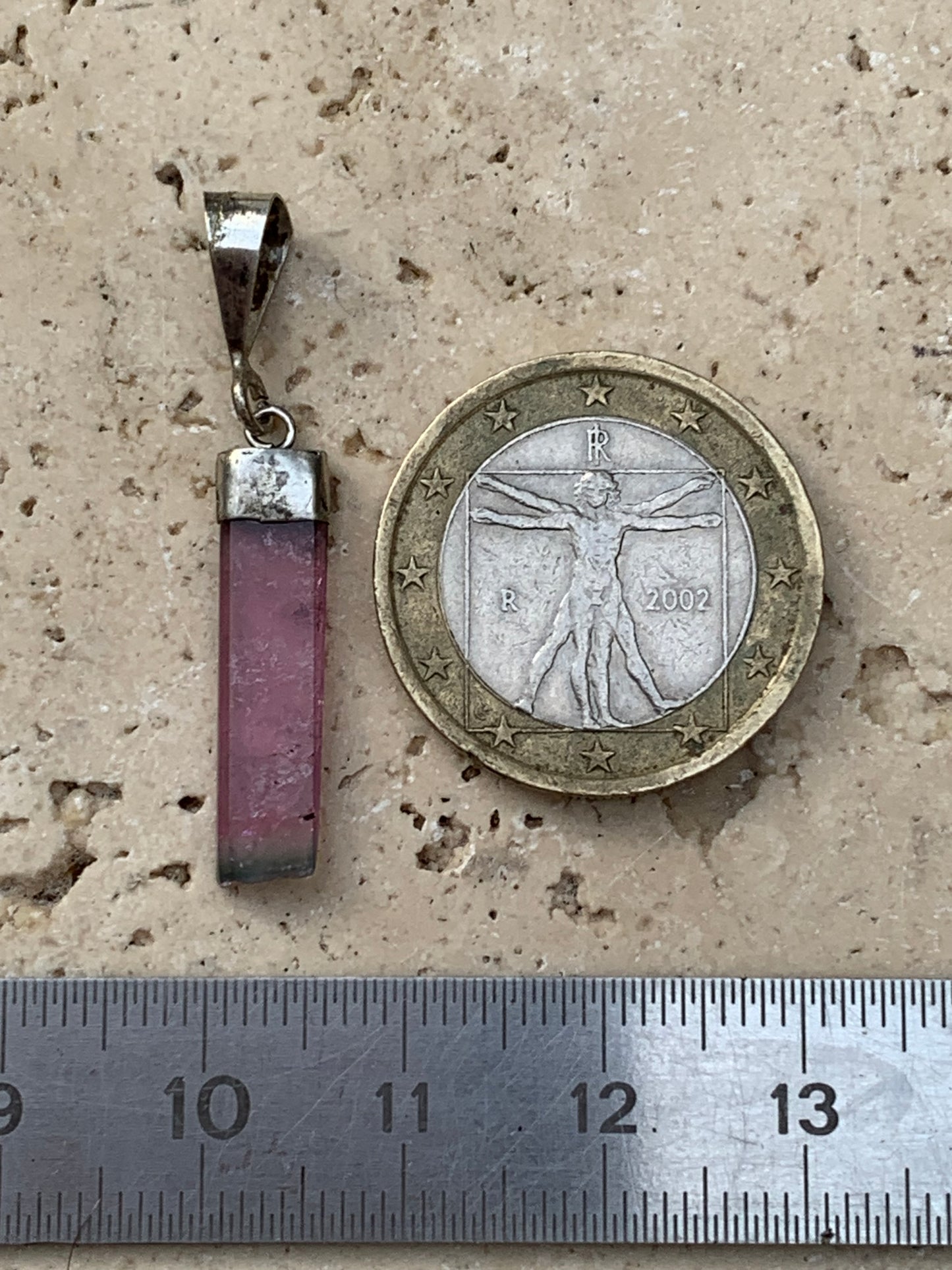 Tourmaline melon d'eau/ pastèque, pendentif en Argent de 36mm de hauteur x 6 de largeur x 2. Vendu avec cordon réglable de couleur noire !