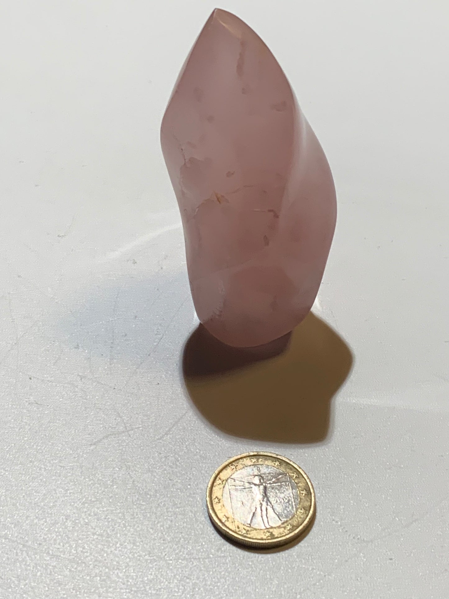 Quartz rose, Forme libre 'flammée' - 83 mm x 36 Ø - 137,5 gr. superbe pièce !