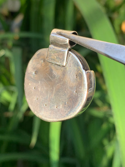Oeil de tigre, pendentif en Argent fait par G&Z, 38mm de hauteur x 35 de largeur x 10 d'épaisseur. Vendu avec cordon réglable de couleur noire offert !