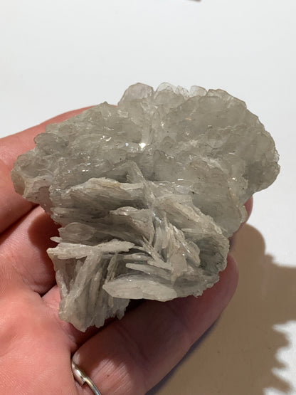 Baryte/ Barytine bleue (France) - Superbe spécimen brut de 73 mm x 62 x 45 - 219,3 gr. !