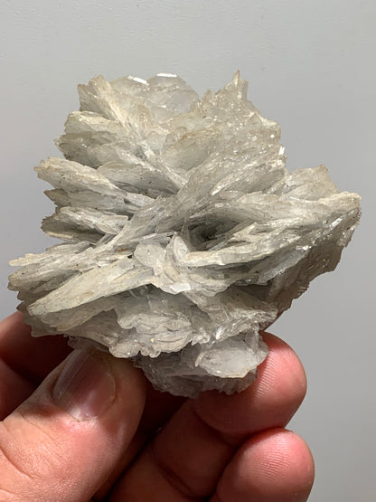 Baryte/ Barytine bleue (France) - Superbe spécimen brut de 73 mm x 62 x 45 - 219,3 gr. !