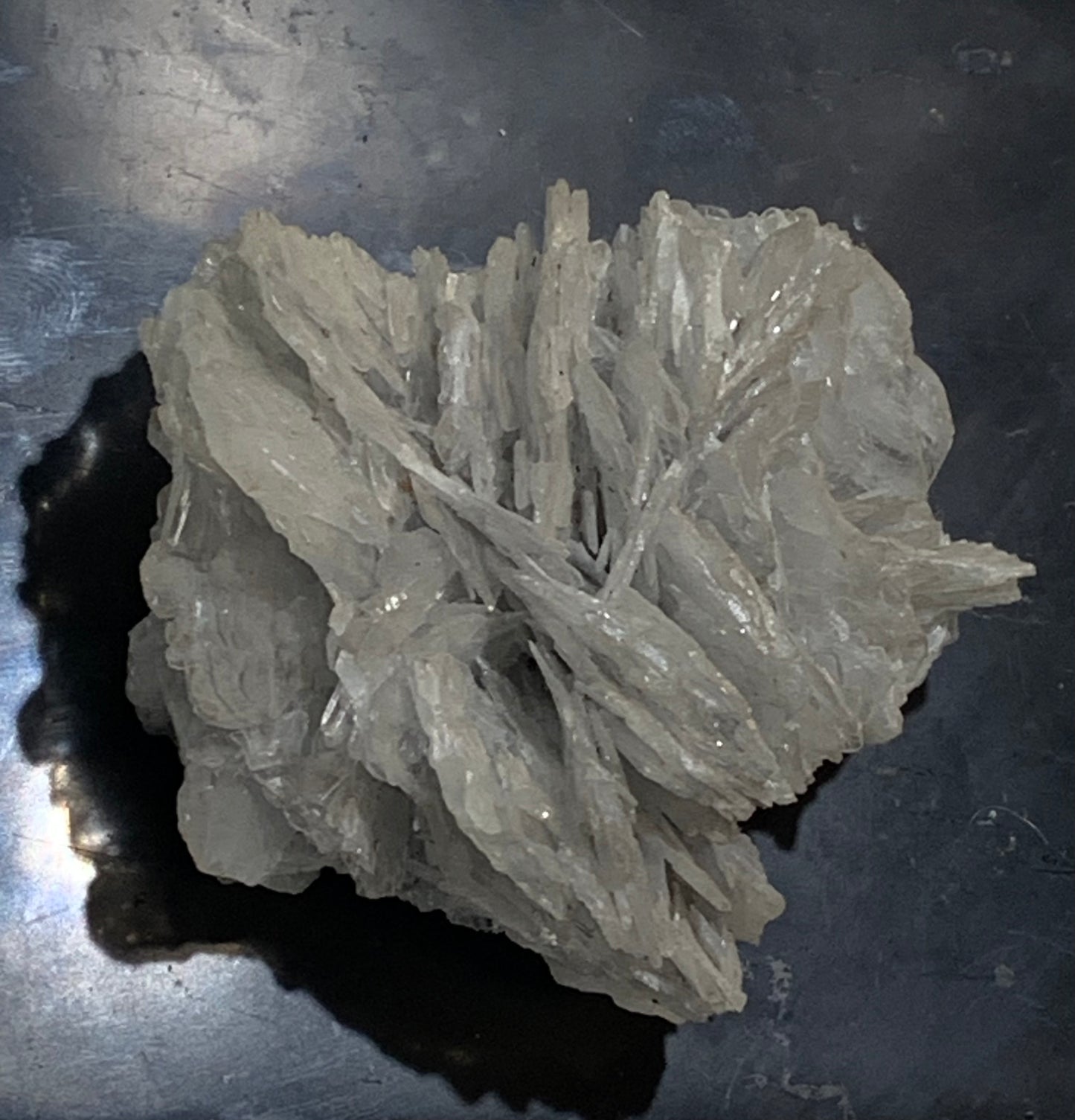 Baryte/ Barytine bleue (France) - Superbe spécimen brut de 73 mm x 62 x 45 - 219,3 gr. !