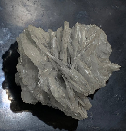 Baryte/ Barytine bleue (France) - Superbe spécimen brut de 73 mm x 62 x 45 - 219,3 gr. !