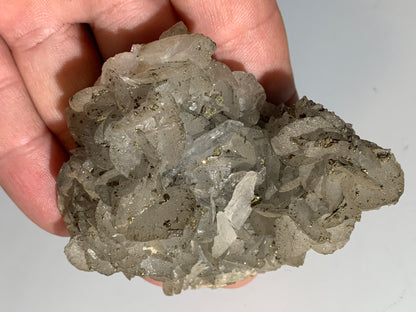 Baryte/ Barytine avec galène et chalcopyrite (France) - Superbe spécimen brut de 78 mm x 64 x 42 - 148 gr. !