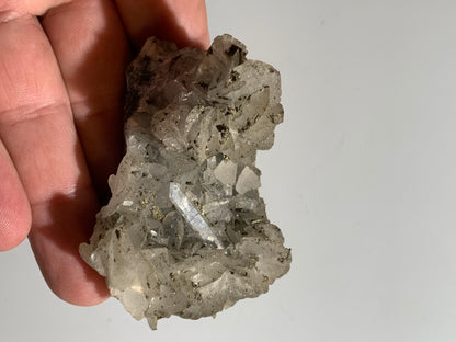 Baryte/ Barytine avec galène et chalcopyrite (France) - Superbe spécimen brut de 78 mm x 64 x 42 - 148 gr. !