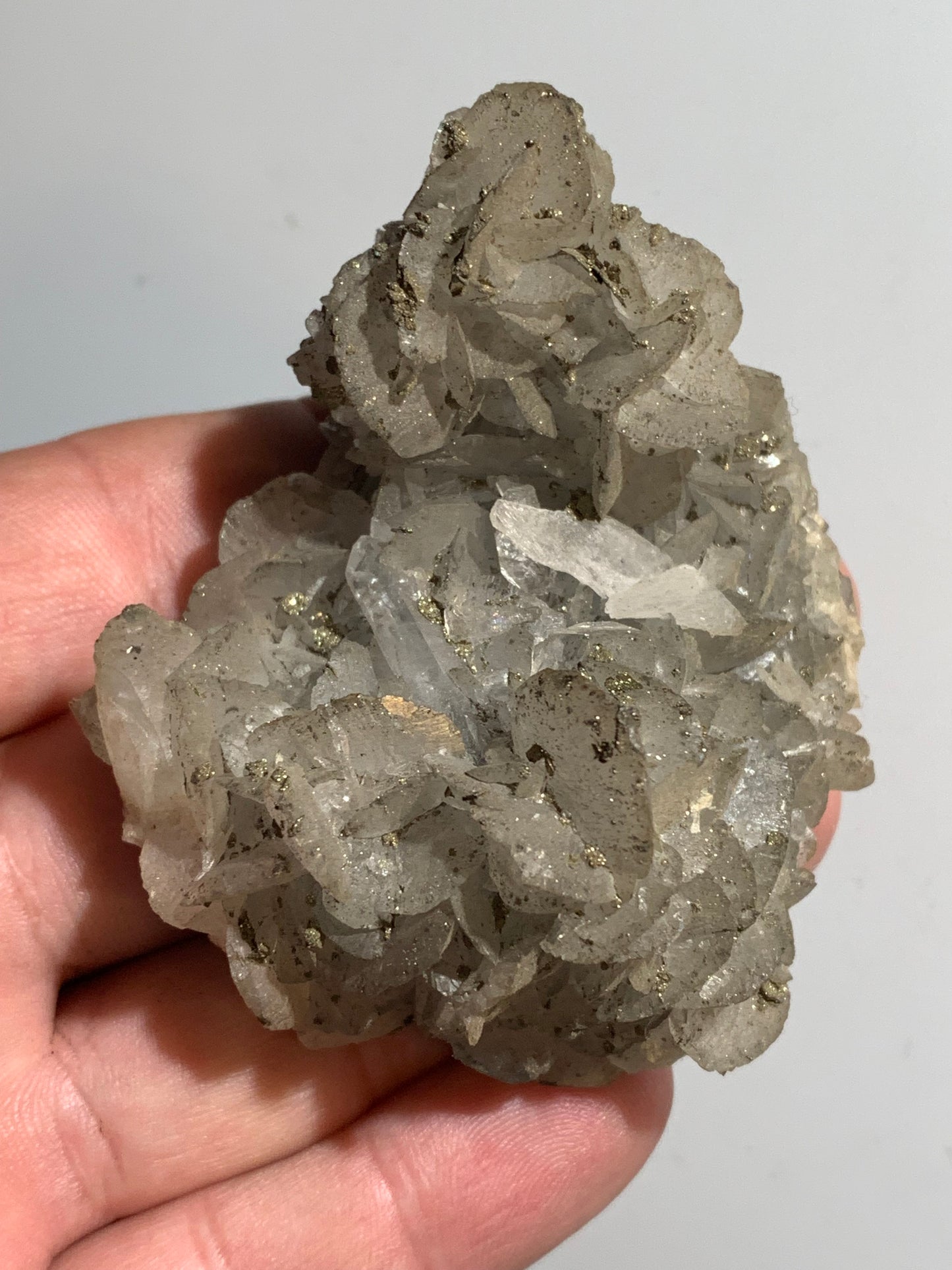 Baryte/ Barytine avec galène et chalcopyrite (France) - Superbe spécimen brut de 78 mm x 64 x 42 - 148 gr. !