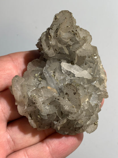 Baryte/ Barytine avec galène et chalcopyrite (France) - Superbe spécimen brut de 78 mm x 64 x 42 - 148 gr. !