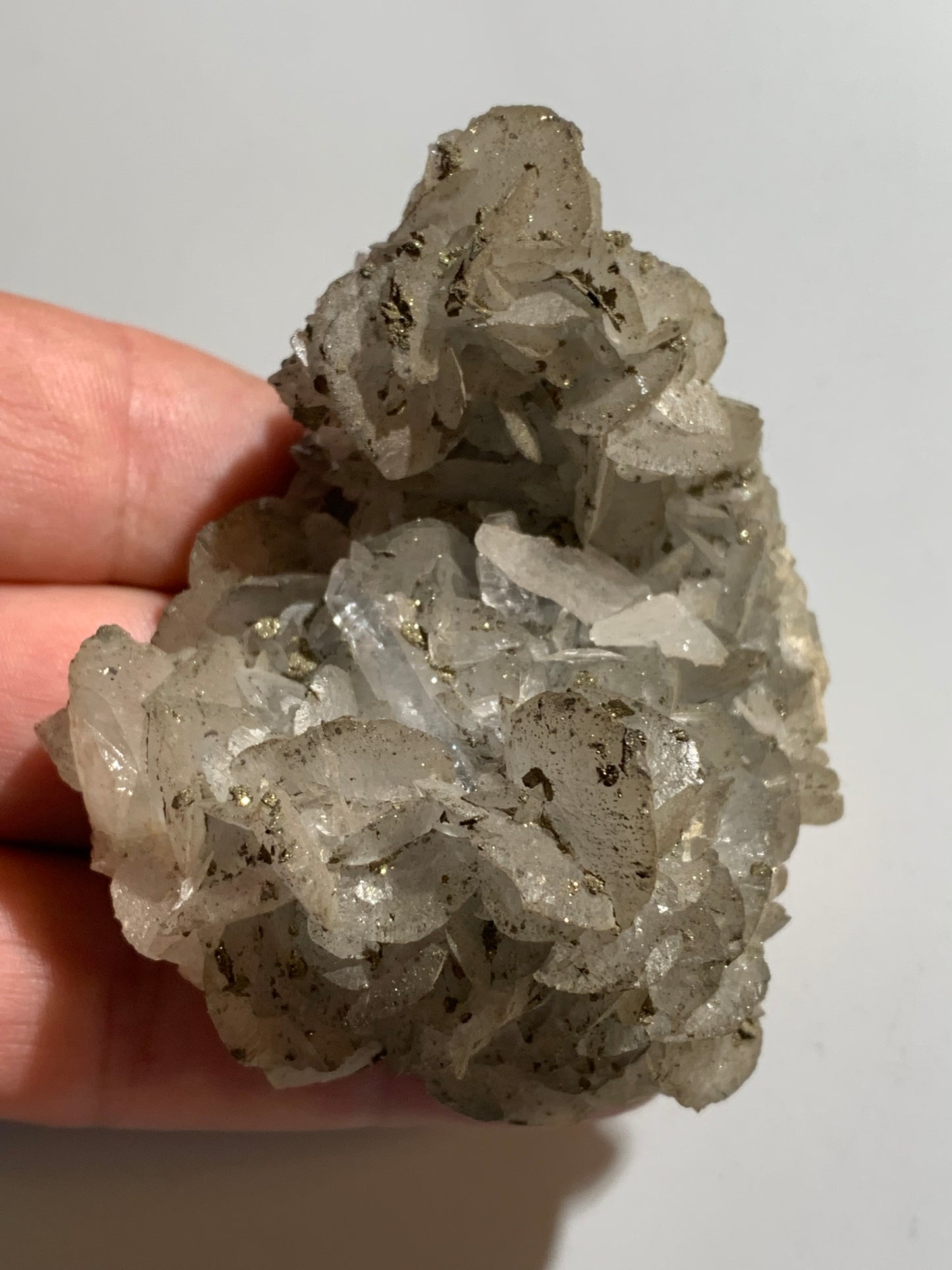 Baryte/ Barytine avec galène et chalcopyrite (France) - Superbe spécimen brut de 78 mm x 64 x 42 - 148 gr. !