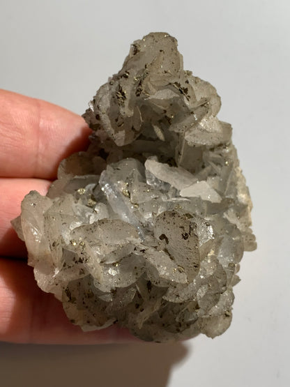 Baryte/ Barytine avec galène et chalcopyrite (France) - Superbe spécimen brut de 78 mm x 64 x 42 - 148 gr. !