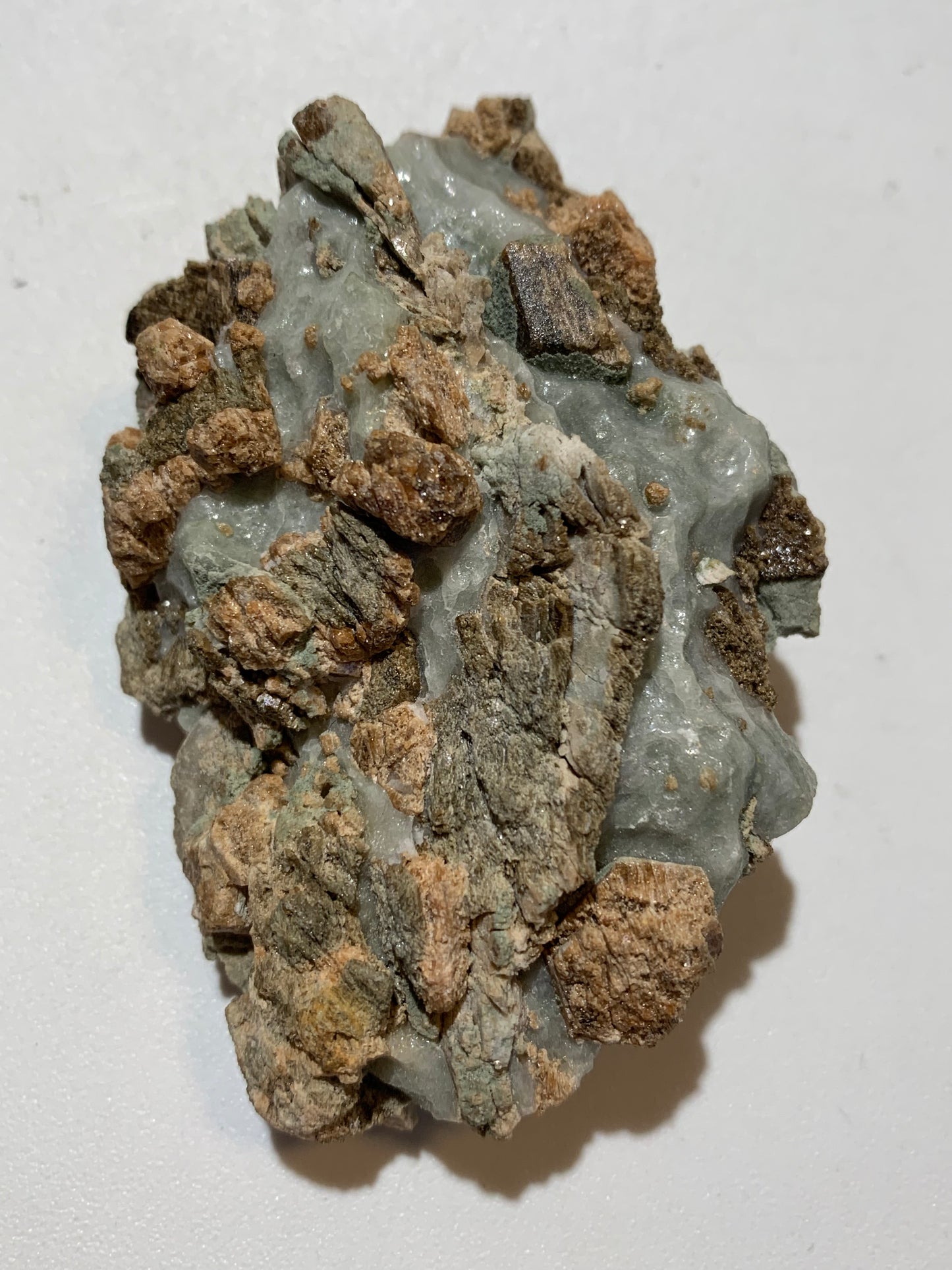 Grenat Grossulaire - Superbe spécimen brut de 60 mm x 51 x 33 - 97 gr. !