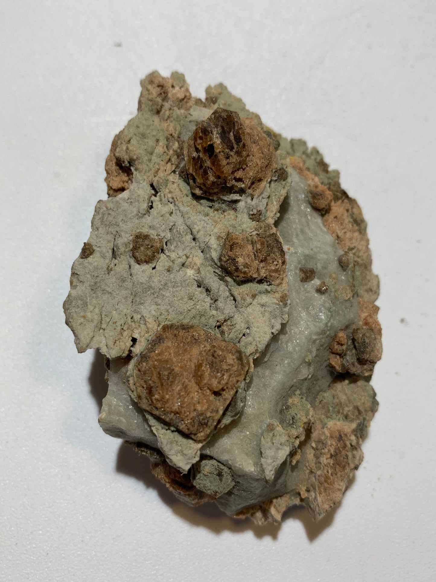Grenat Grossulaire - Superbe spécimen brut de 60 mm x 51 x 33 - 97 gr. !