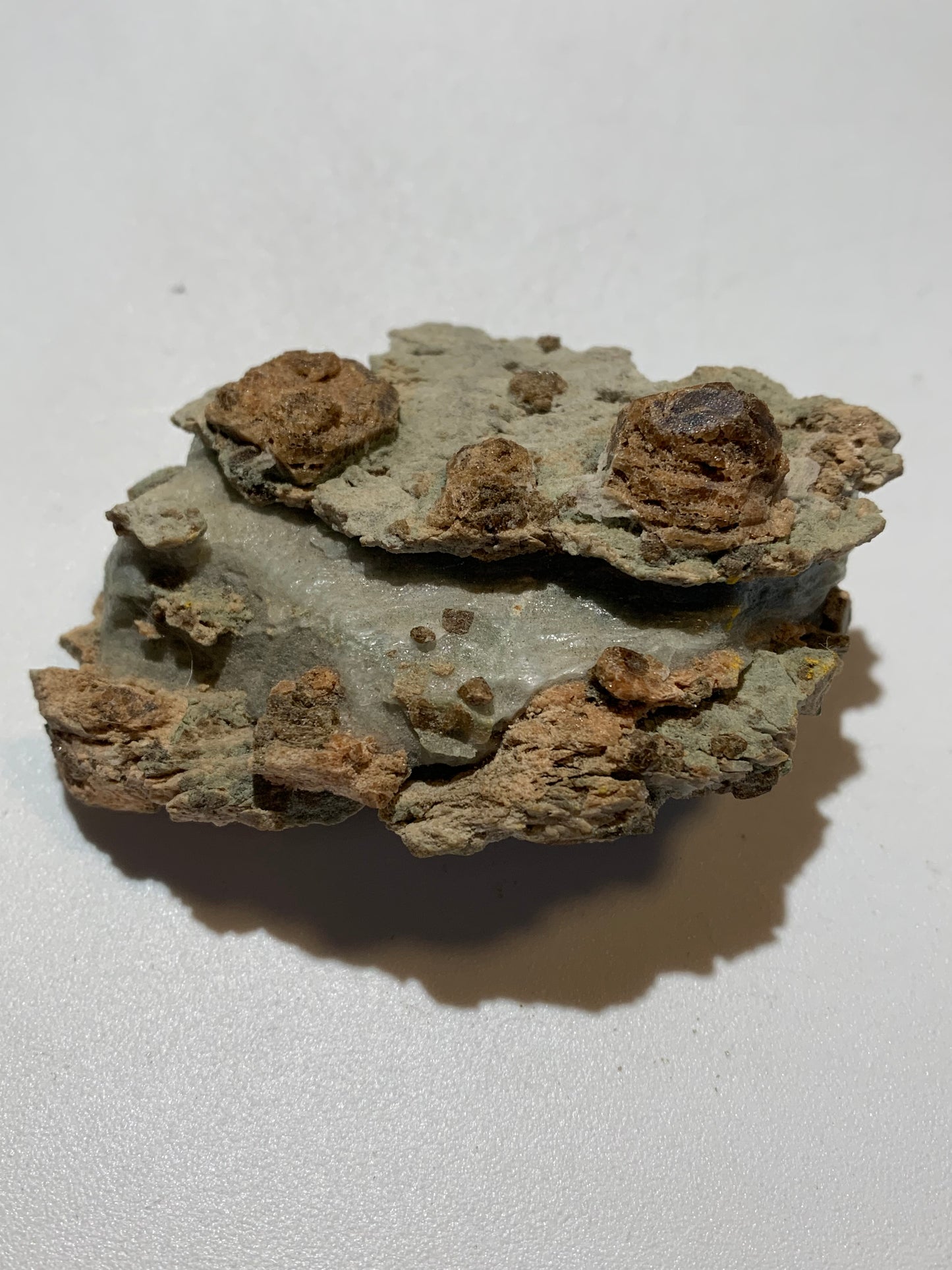 Grenat Grossulaire - Superbe spécimen brut de 60 mm x 51 x 33 - 97 gr. !