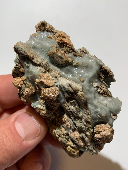 Grenat Grossulaire - Superbe spécimen brut de 60 mm x 51 x 33 - 97 gr. !