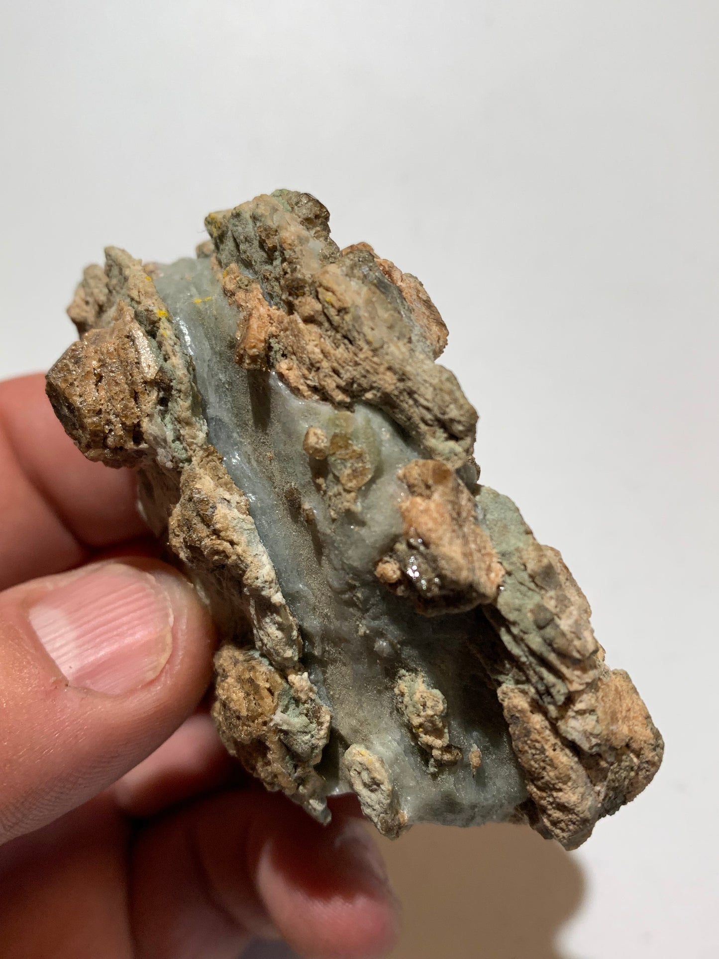 Grenat Grossulaire - Superbe spécimen brut de 60 mm x 51 x 33 - 97 gr. !