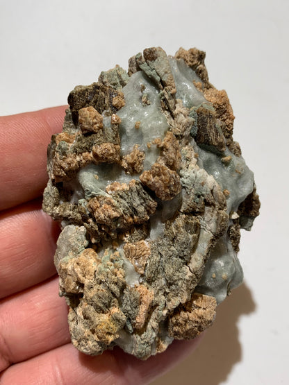Grenat Grossulaire - Superbe spécimen brut de 60 mm x 51 x 33 - 97 gr. !