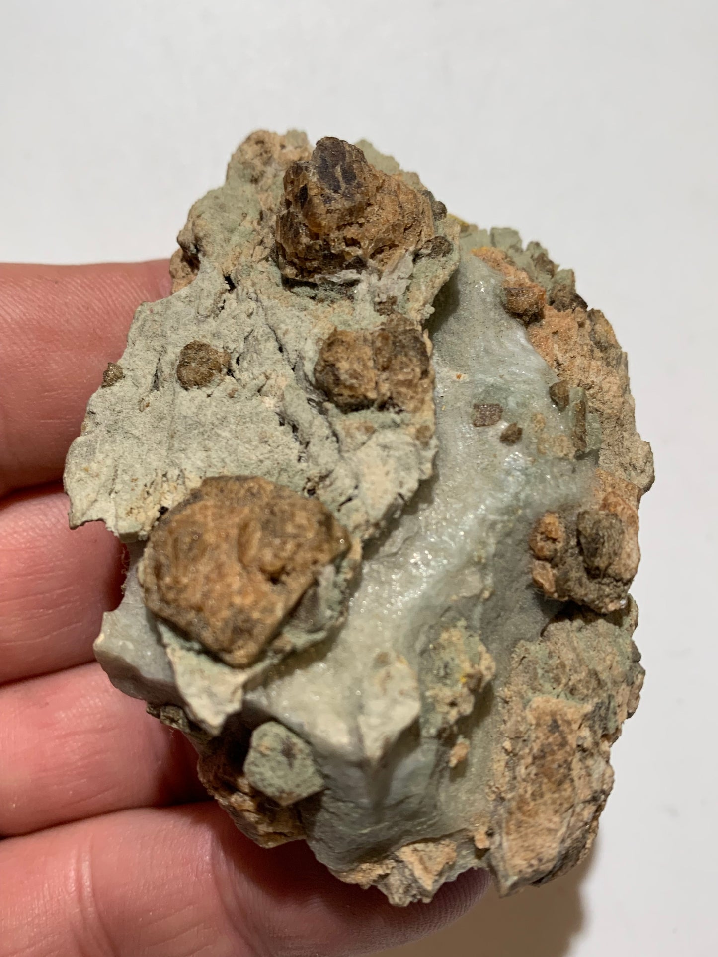 Grenat Grossulaire - Superbe spécimen brut de 60 mm x 51 x 33 - 97 gr. !