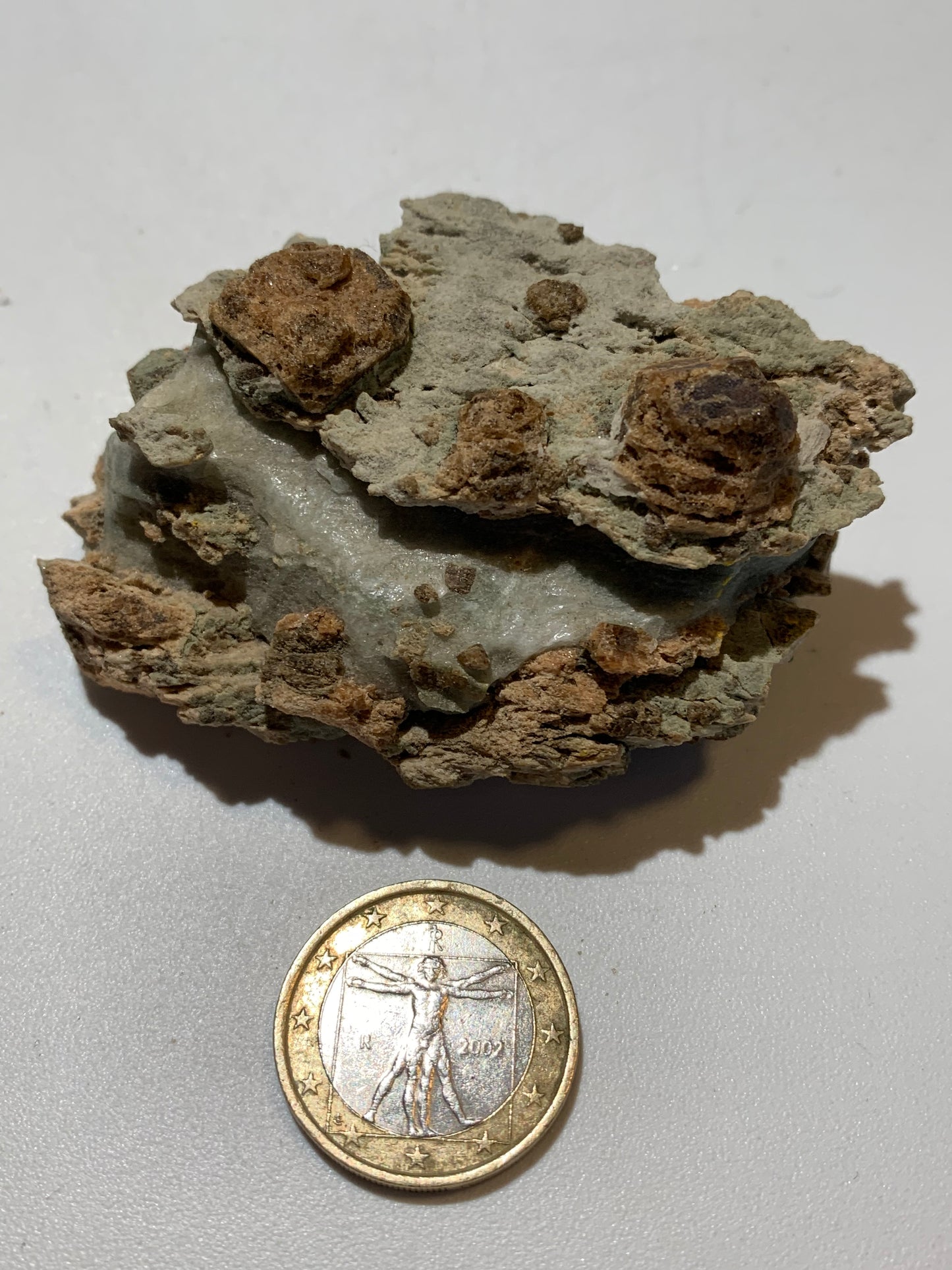 Grenat Grossulaire - Superbe spécimen brut de 60 mm x 51 x 33 - 97 gr. !