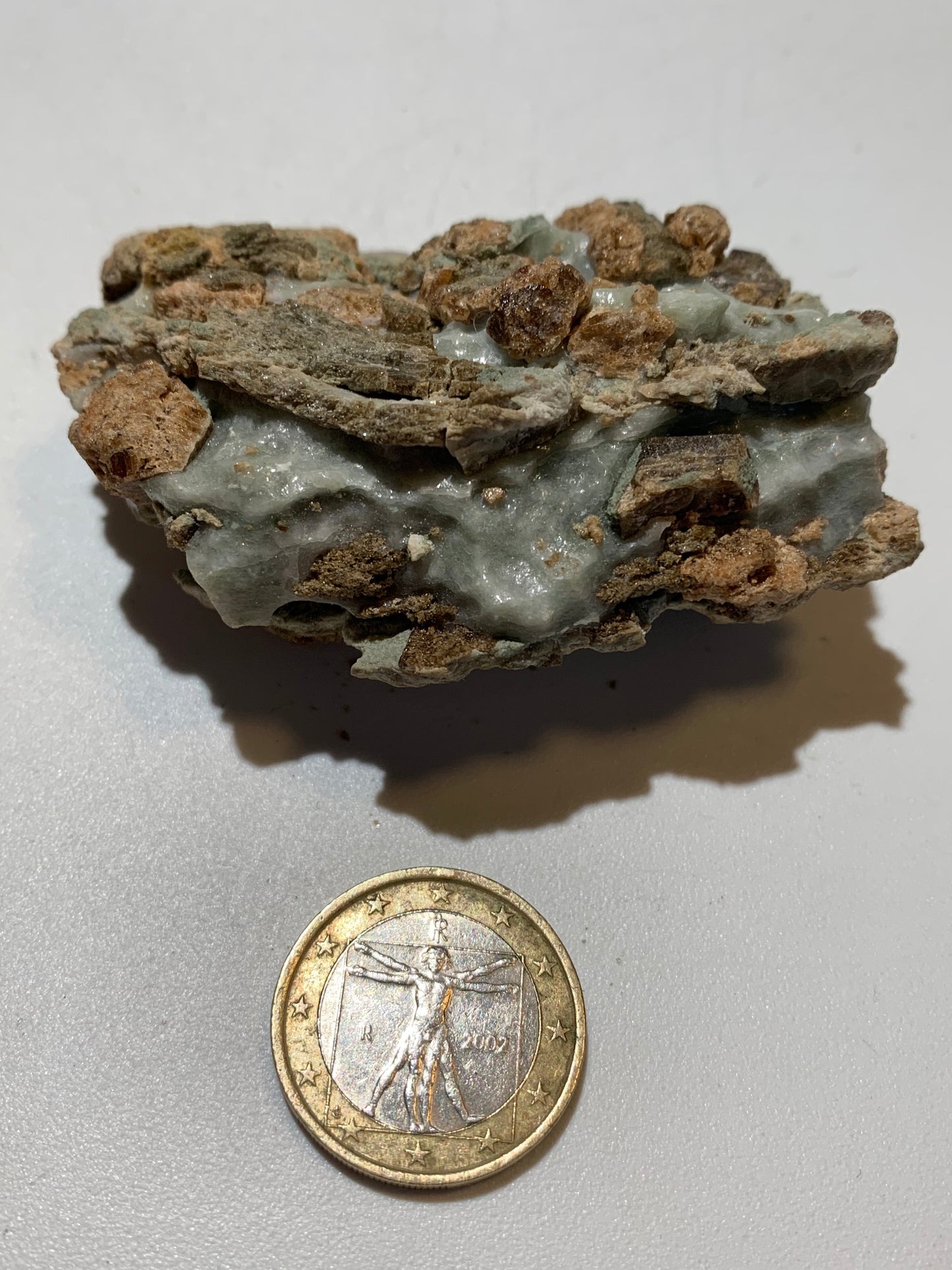 Grenat Grossulaire - Superbe spécimen brut de 60 mm x 51 x 33 - 97 gr. !