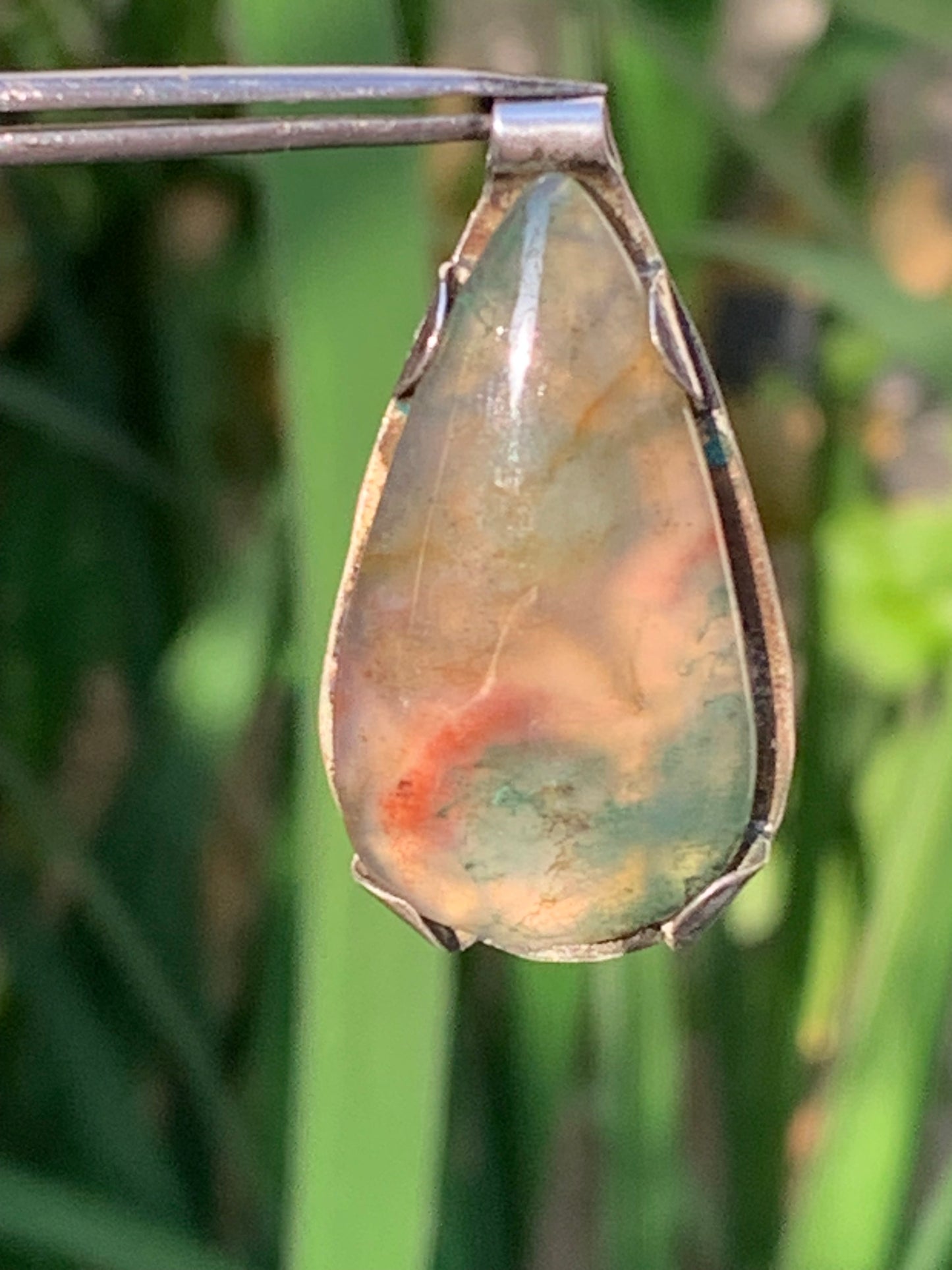 Agate mousse, pendentif en Argent de 35mm de hauteur x18 de largeur x6d'épaisseur. Vendu avec cordon réglable !