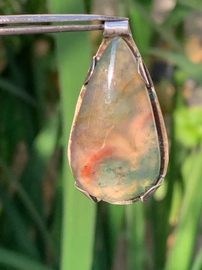 Agate mousse, pendentif en Argent de 35mm de hauteur x18 de largeur x6d'épaisseur. Vendu avec cordon réglable !