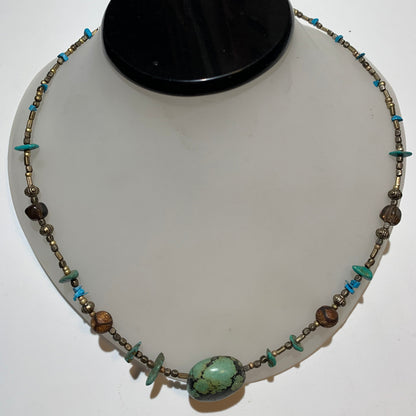 Collier créé par Zen Curiosity – Turquoise naturelle, perles baroques et fantaisie - Longueur 50 cm - Finition en laiton argenté