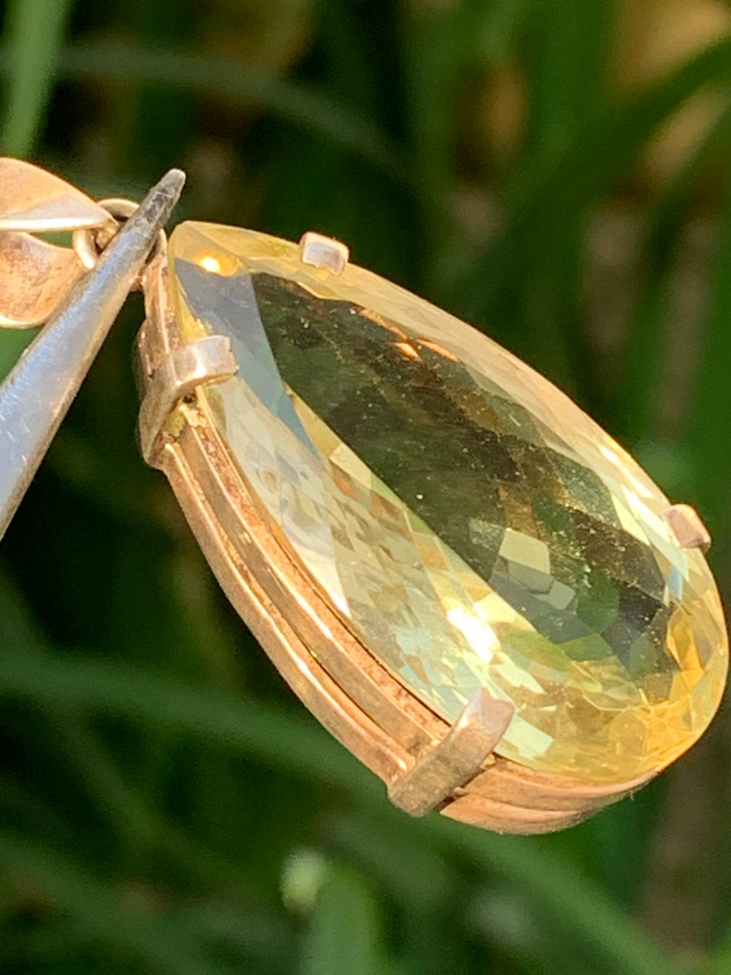 Citrine, pendentif en Argent de 47mm de hauteur x 20 de largeur x 12 d'épaisseur. Vendu avec cordon réglable !