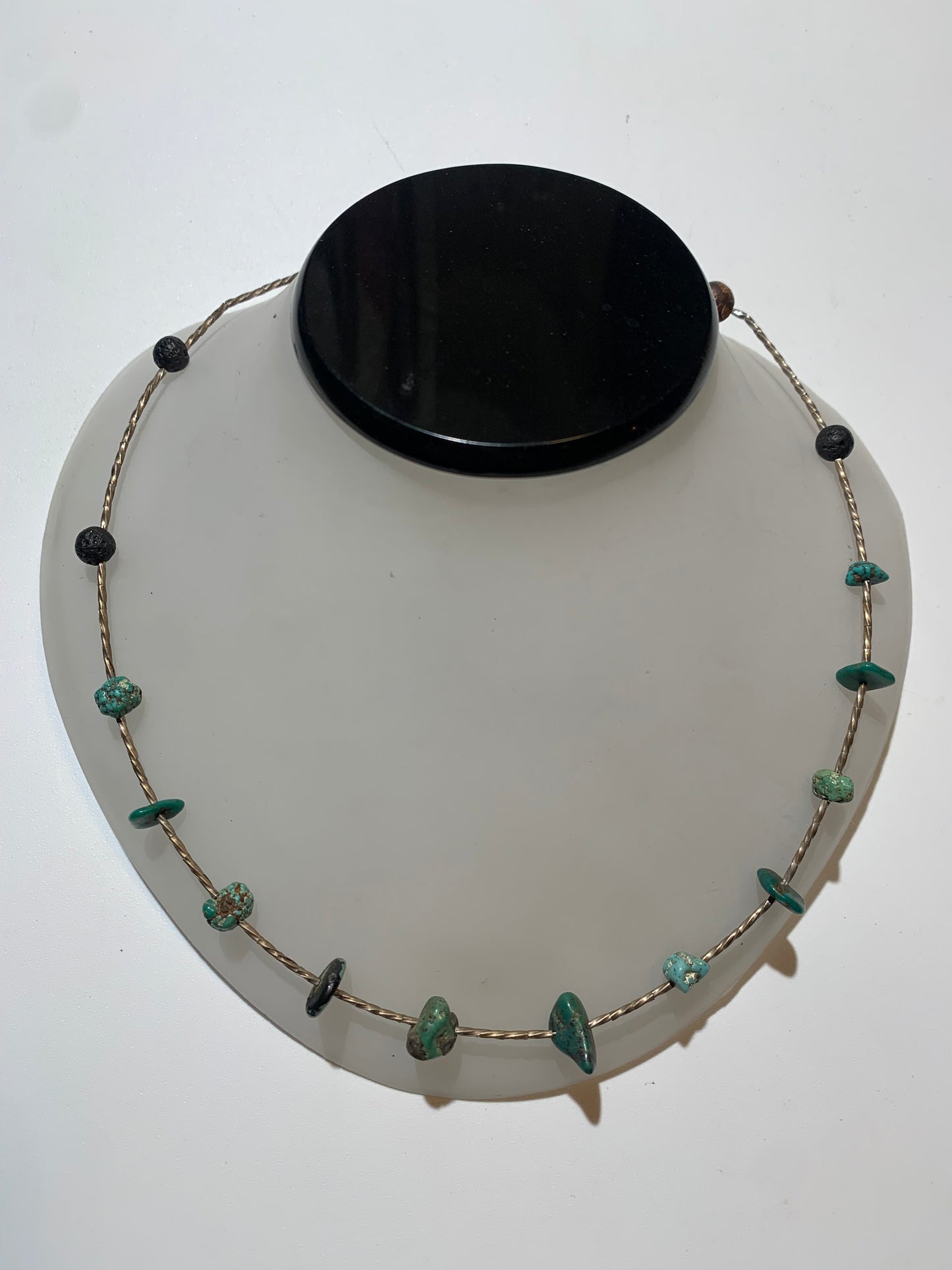 Collier créé par Zen Curiosity – Turquoise naturelle, perles baroques et fantaisie - Longueur 45 cm - Finition en Argent !