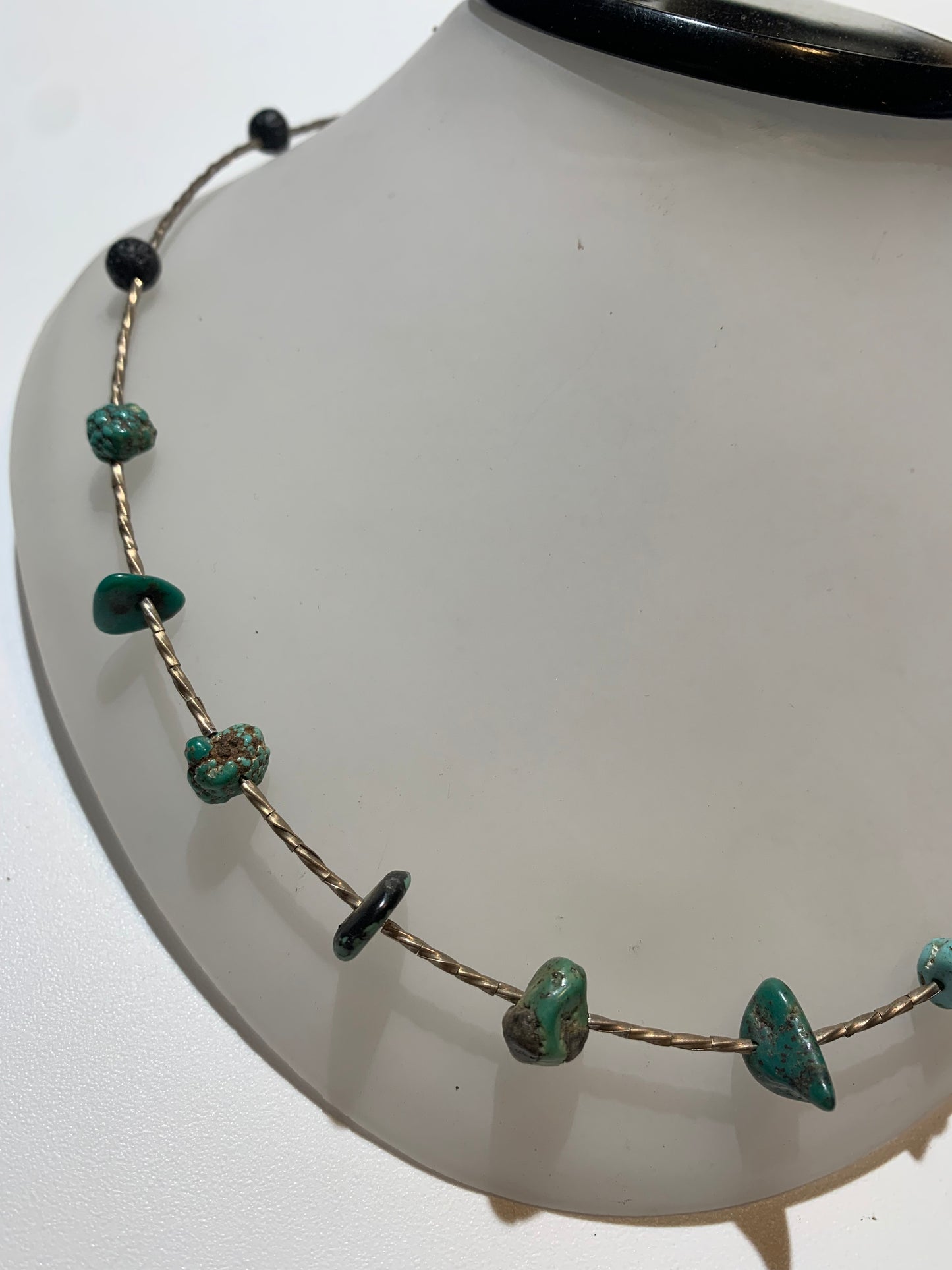 Collier créé par Zen Curiosity – Turquoise naturelle, perles baroques et fantaisie - Longueur 45 cm - Finition en Argent !