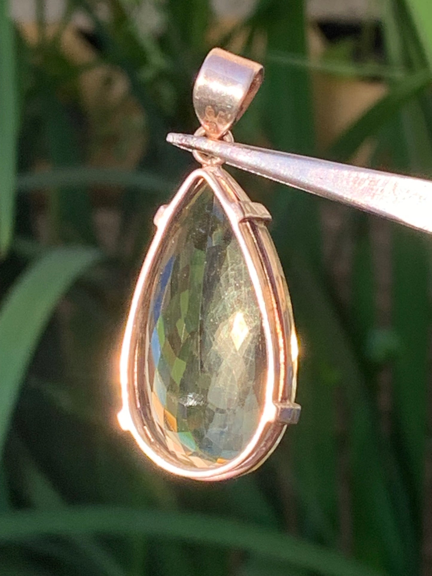 Citrine, pendentif en Argent de 47mm de hauteur x 20 de largeur x 12 d'épaisseur. Vendu avec cordon réglable !
