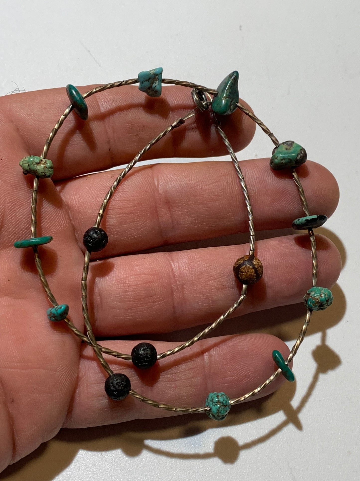 Collier créé par Zen Curiosity – Turquoise naturelle, perles baroques et fantaisie - Longueur 45 cm - Finition en Argent !