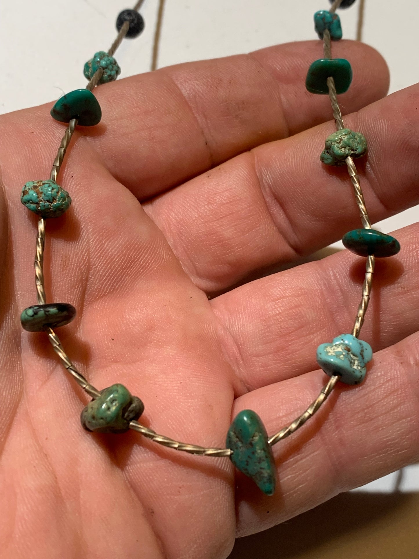 Collier créé par Zen Curiosity – Turquoise naturelle, perles baroques et fantaisie - Longueur 45 cm - Finition en Argent !