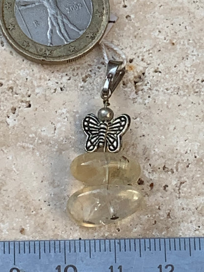 Citrine, pendentif en Argent de 35 mm de hauteur x15 de largeur x 10 d'épaisseur. Vendu avec cordon réglable !