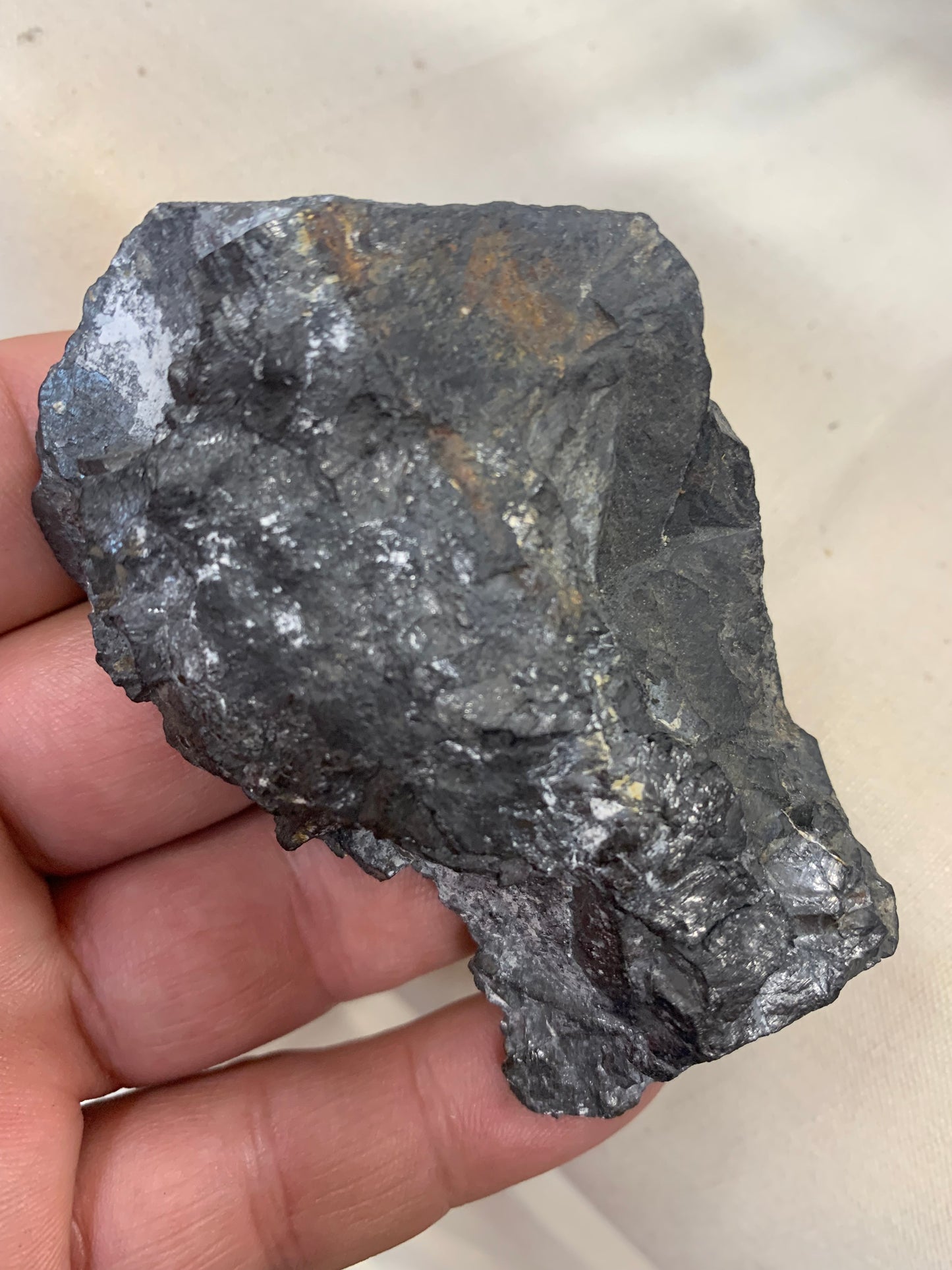 Shungite Petrovsky  – Pierre brute naturelle 75x55x25 mm, 40 g – Pièce rare et authentique !
