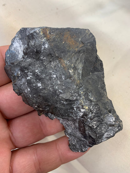 Shungite Petrovsky  – Pierre brute naturelle 75x55x25 mm, 40 g – Pièce rare et authentique !