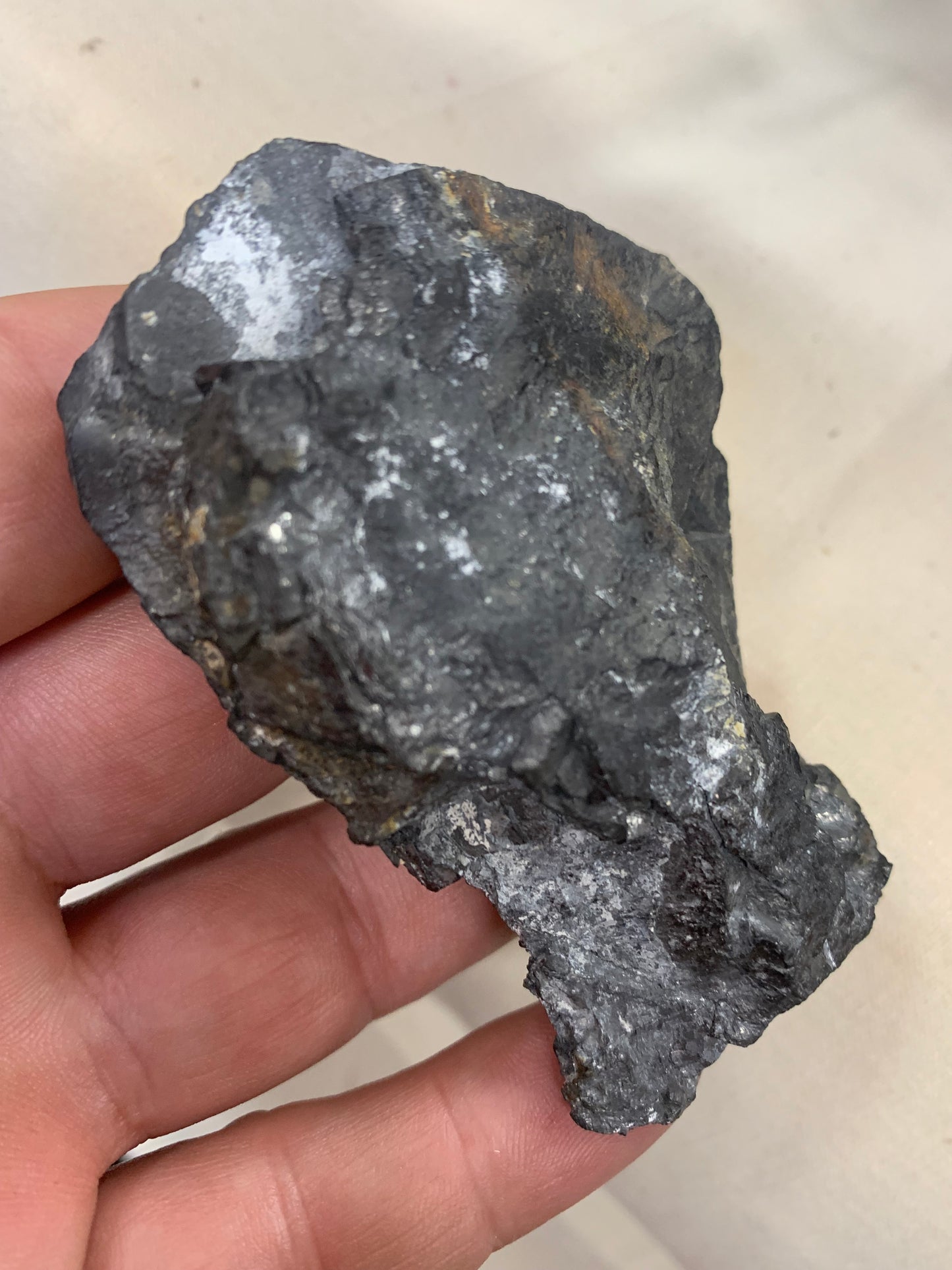 Shungite Petrovsky  – Pierre brute naturelle 75x55x25 mm, 40 g – Pièce rare et authentique !