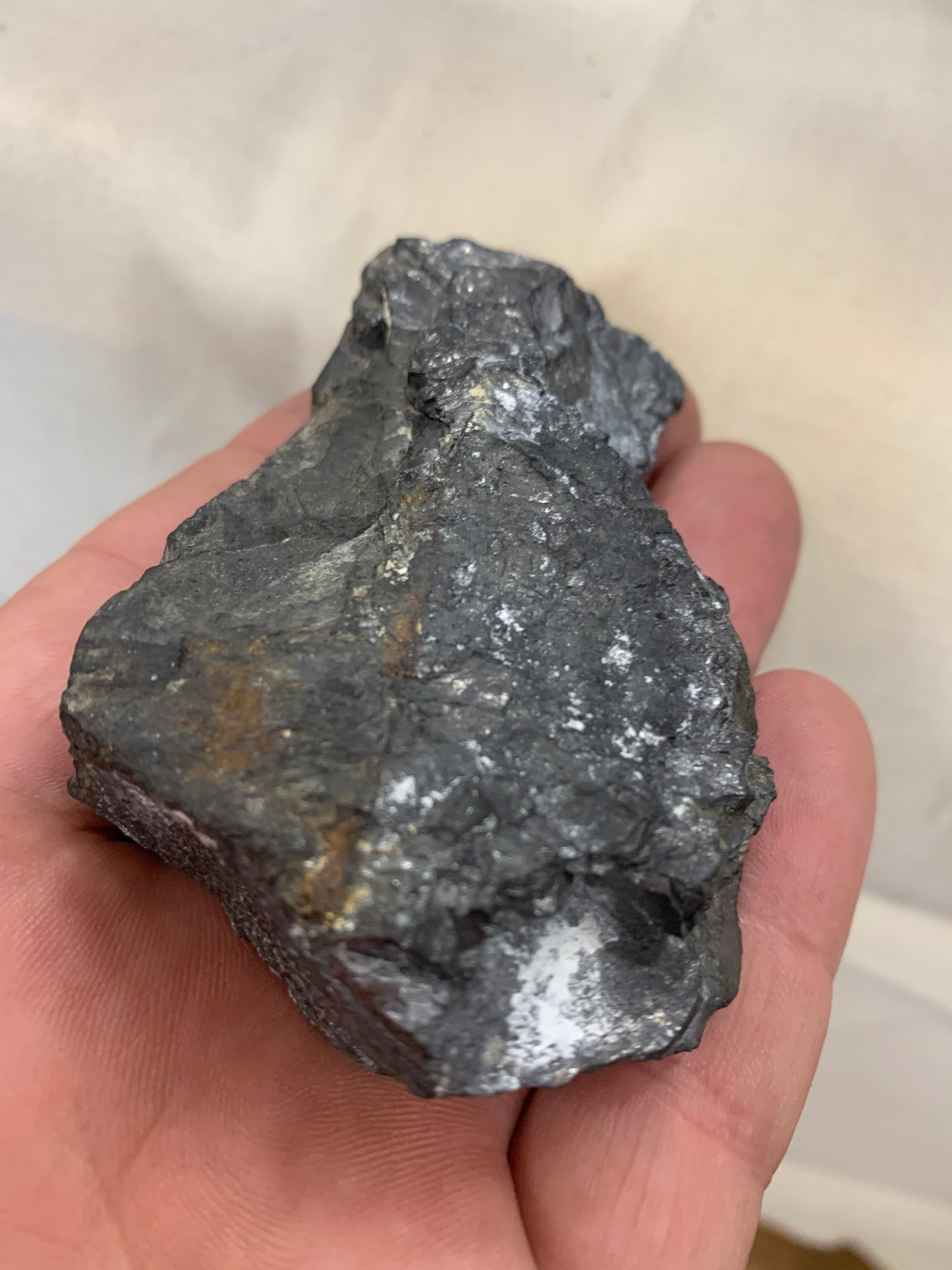 Shungite Petrovsky  – Pierre brute naturelle 75x55x25 mm, 40 g – Pièce rare et authentique !