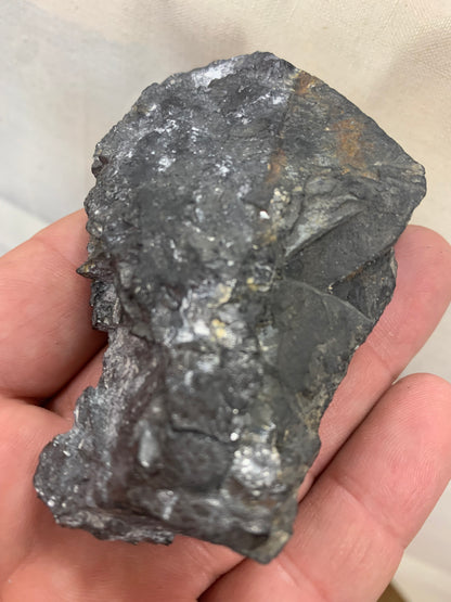 Shungite Petrovsky  – Pierre brute naturelle 75x55x25 mm, 40 g – Pièce rare et authentique !