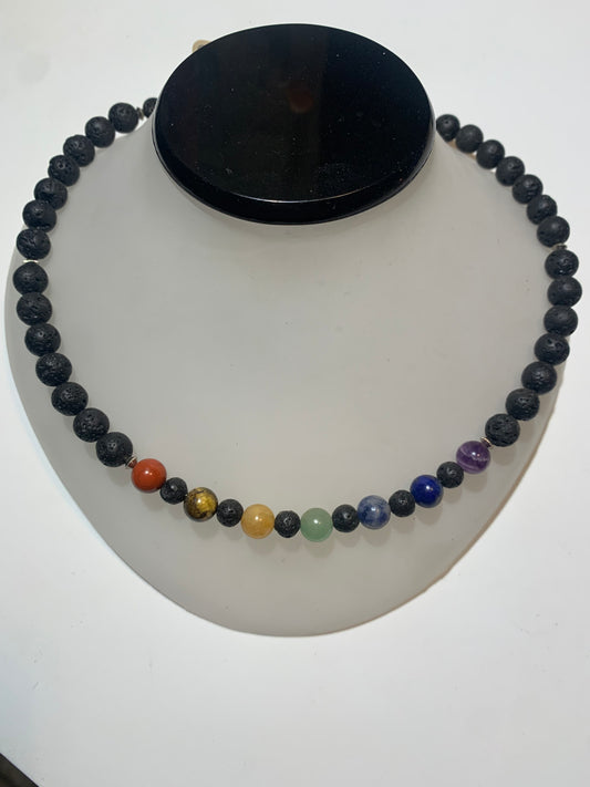Collier créé par Zen Curiosity – 7 chakras, perles rondes - Longueur 43 cm avec rajout de 6 cm - 3 finitions au choix