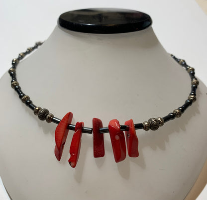 Collier créé par Zen Curiosity – Corail et hématite, perles baroques et fantaisies - Longueur 53 cm - 3 finitions au choix