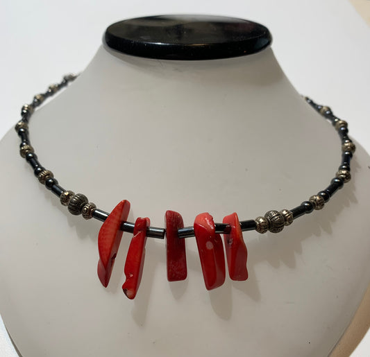 Collier créé par Zen Curiosity – Corail et hématite, perles baroques et fantaisies - Longueur 53 cm - 3 finitions au choix