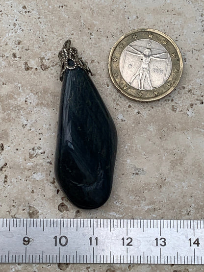 Oeil de faucon, monté par G & Z, de 55mm de ht x20 x12. Vendu avec un cordon réglable de couleur noire !