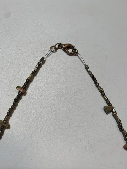 Collier créé par Zen Curiosity – jaspe unakite, perles rondes et baroques - Longueur 45 cm - Finition laiton argenté