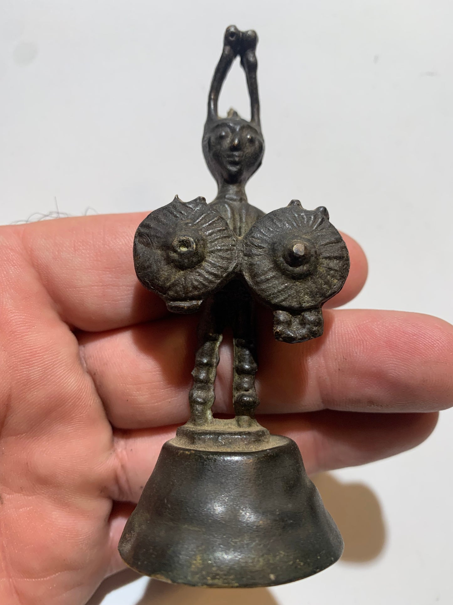 Statuette ancienne d'Afrique en métal - 10 cm de haut - 73 g . - Superbe pièce !