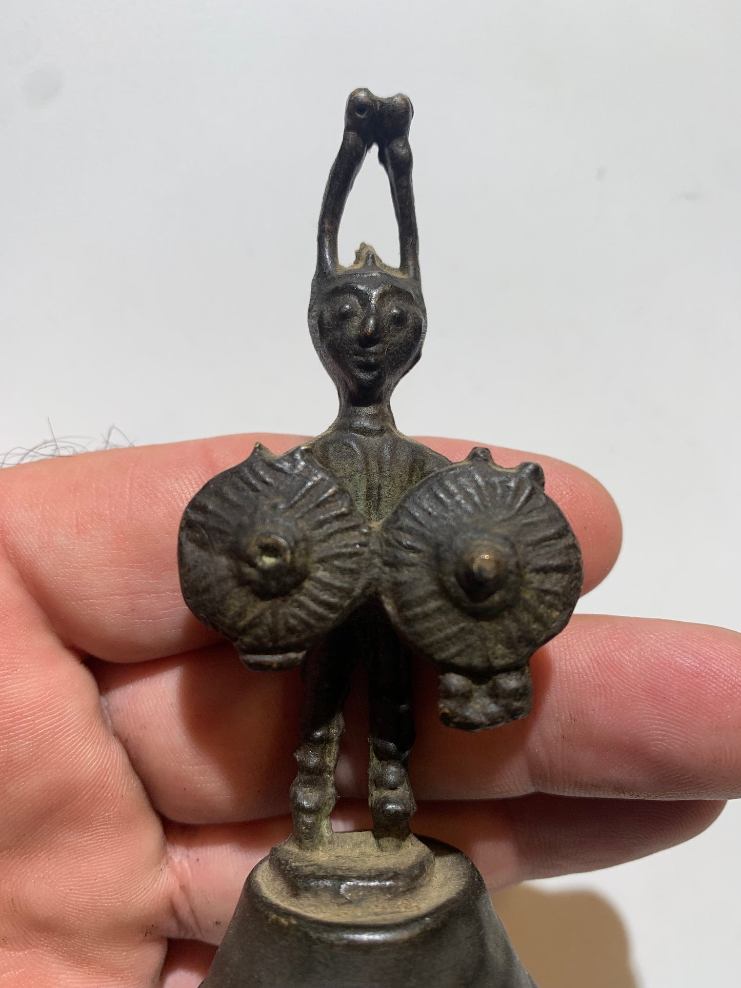 Statuette ancienne d'Afrique en métal - 10 cm de haut - 73 g . - Superbe pièce !