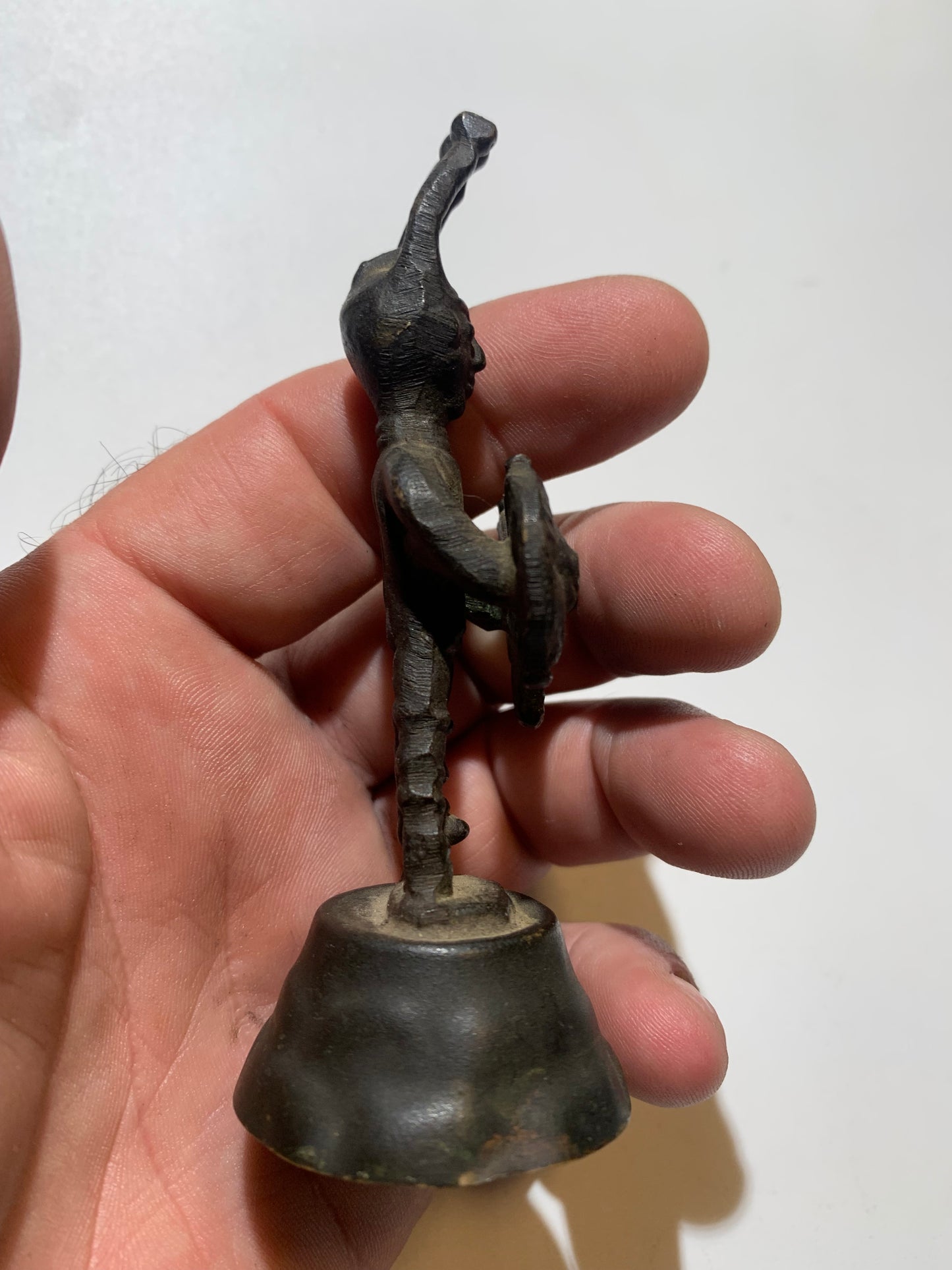 Statuette ancienne d'Afrique en métal - 10 cm de haut - 73 g . - Superbe pièce !