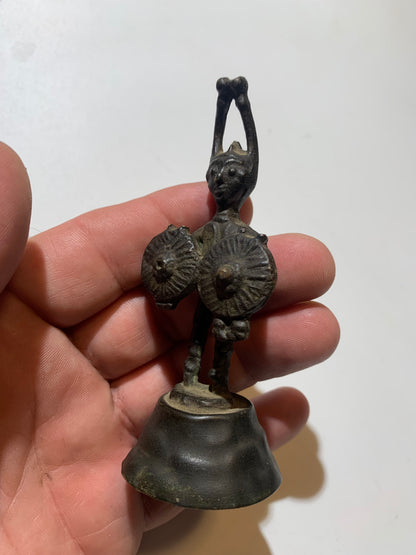 Statuette ancienne d'Afrique en métal - 10 cm de haut - 73 g . - Superbe pièce !
