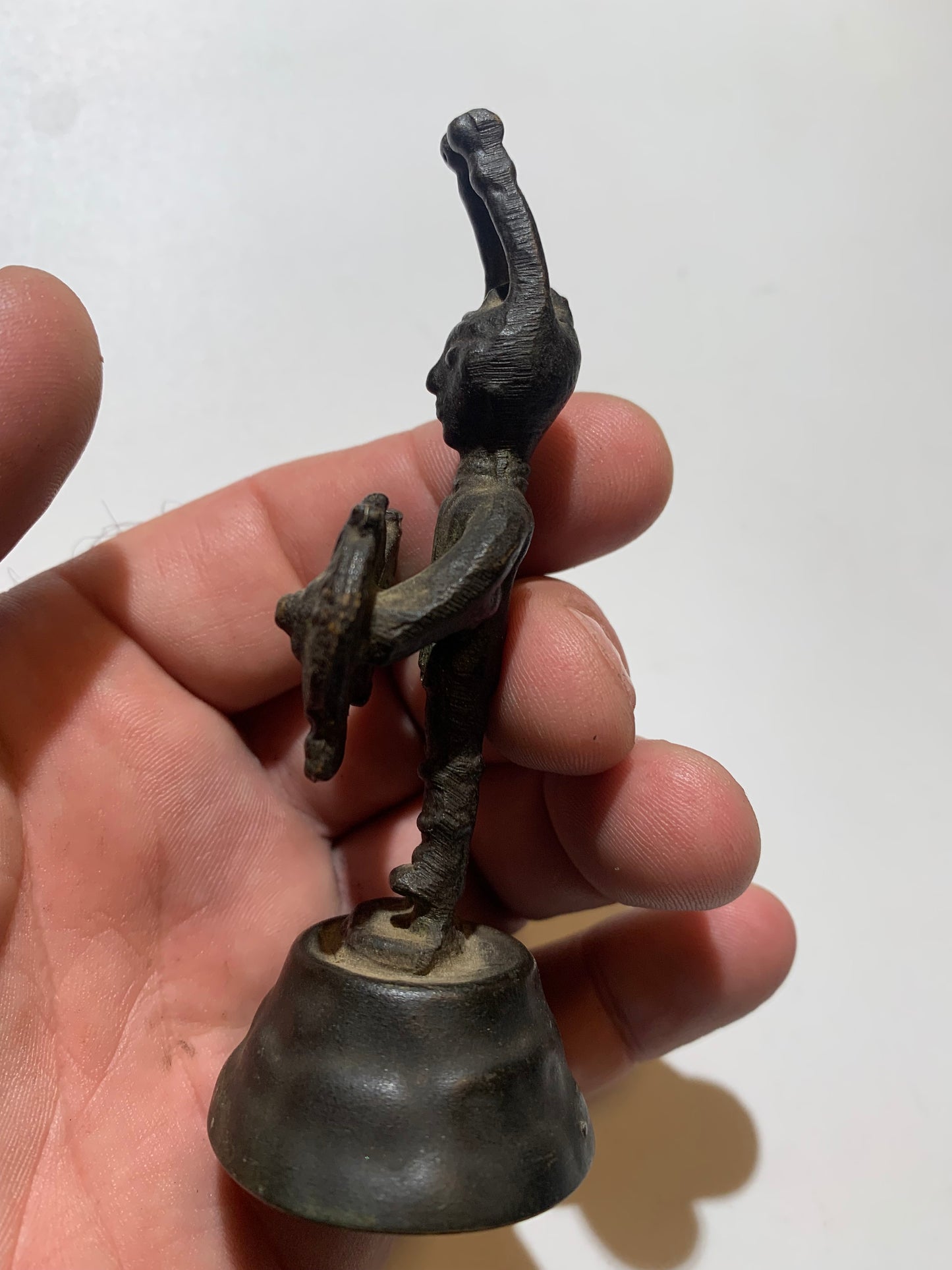 Statuette ancienne d'Afrique en métal - 10 cm de haut - 73 g . - Superbe pièce !