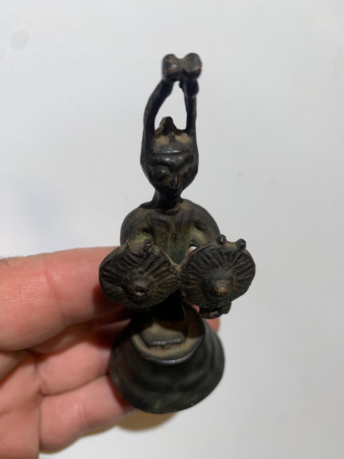 Statuette ancienne d'Afrique en métal - 10 cm de haut - 73 g . - Superbe pièce !