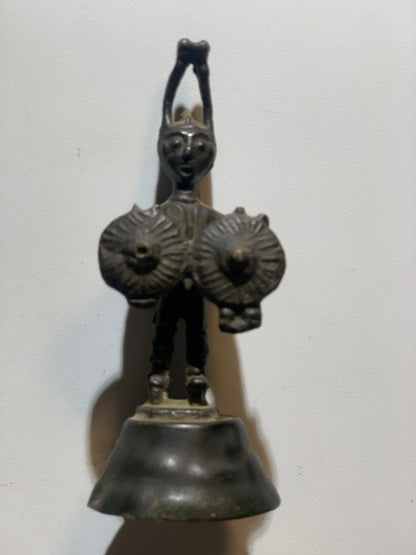 Statuette ancienne d'Afrique en métal - 10 cm de haut - 73 g . - Superbe pièce !
