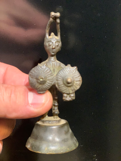 Statuette ancienne d'Afrique en métal - 10 cm de haut - 73 g . - Superbe pièce !